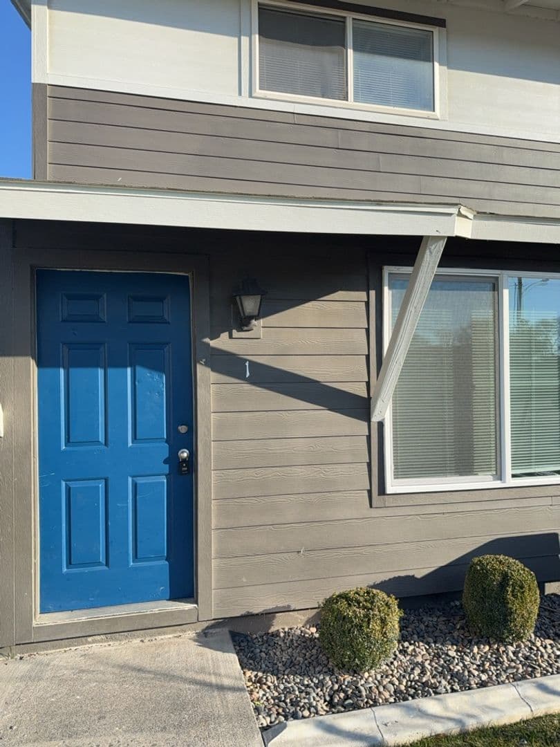 Kennewick Townhome: 4421 W Hood Ave