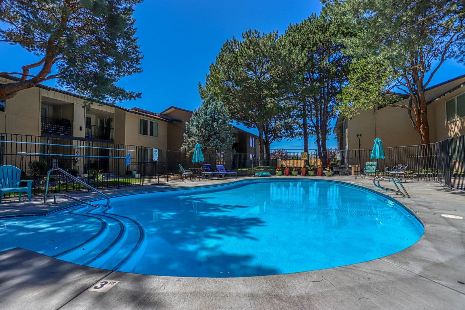 Richland Apartment: 2500 George Washington Way