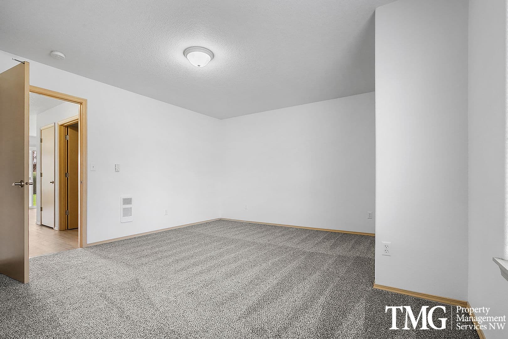 Vancouver Apartment: 13608 NE 72nd St