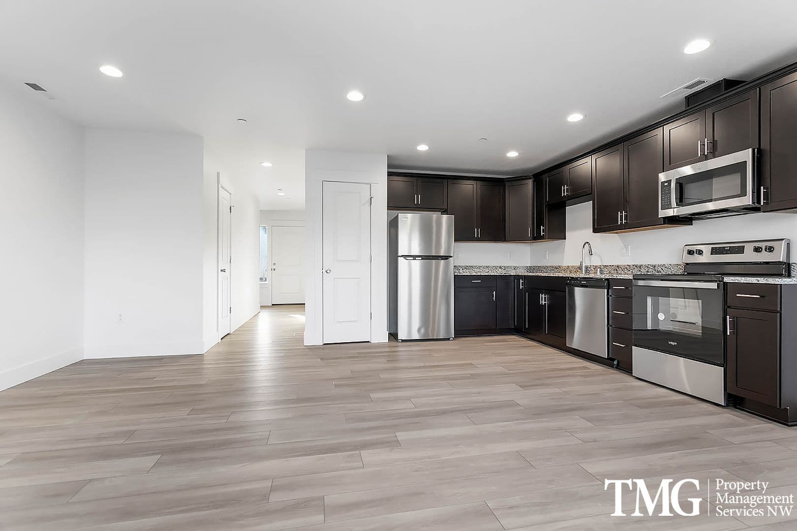 West Richland Townhome: 977 Creer Way - E-114