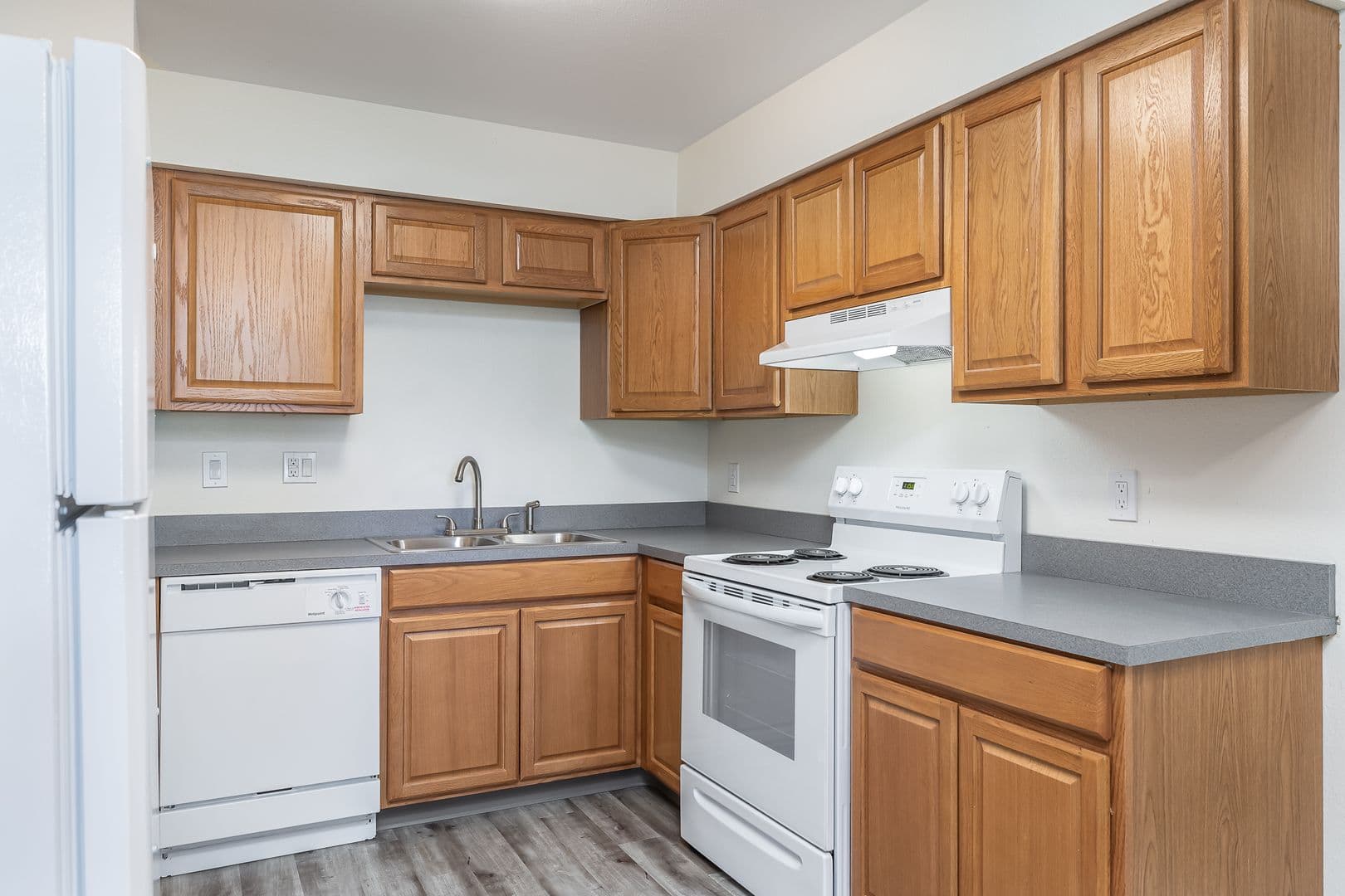 Kennewick Apartment: 3131 W Hood Ave