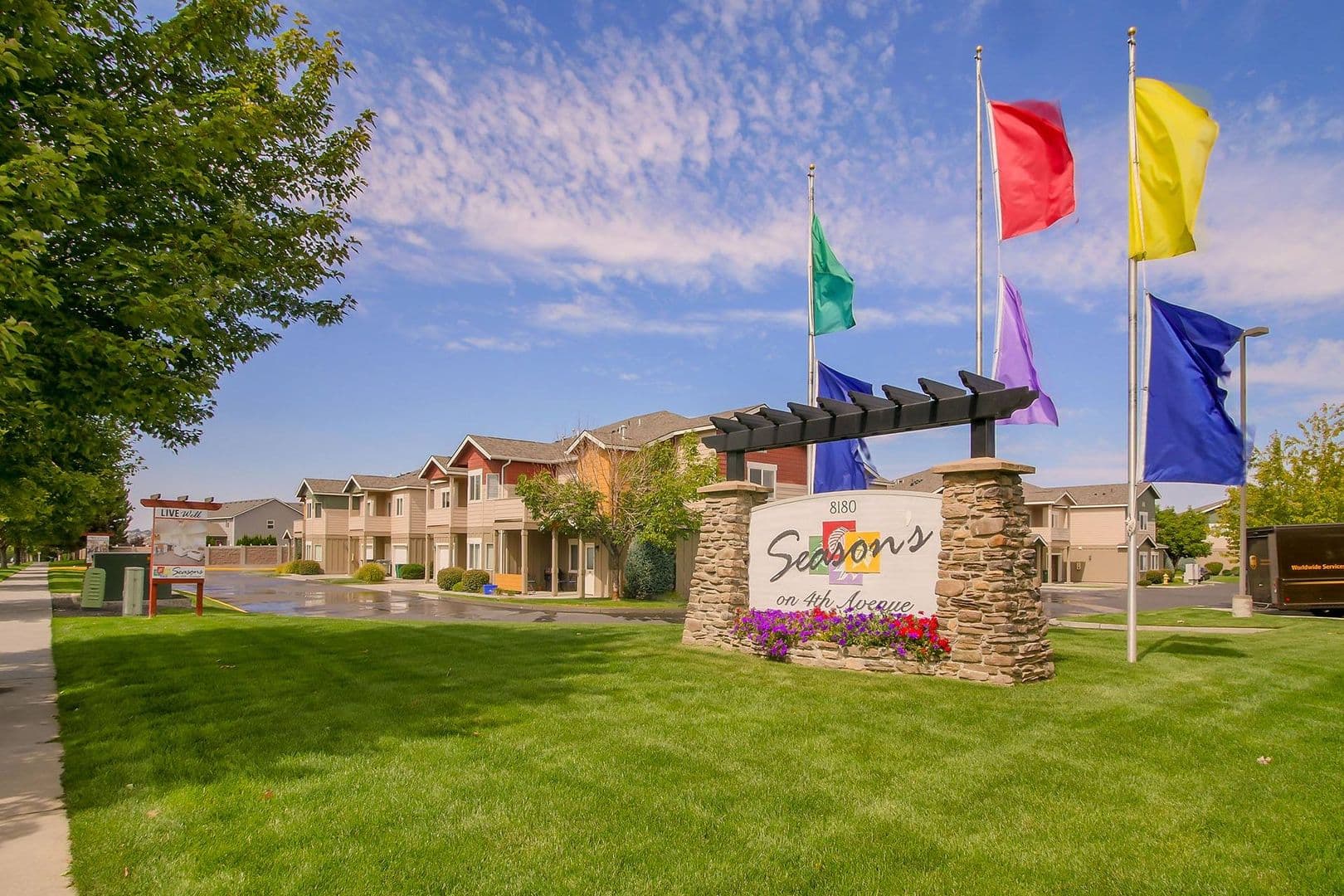 Kennewick Apartment: 8180 W 4th Ave