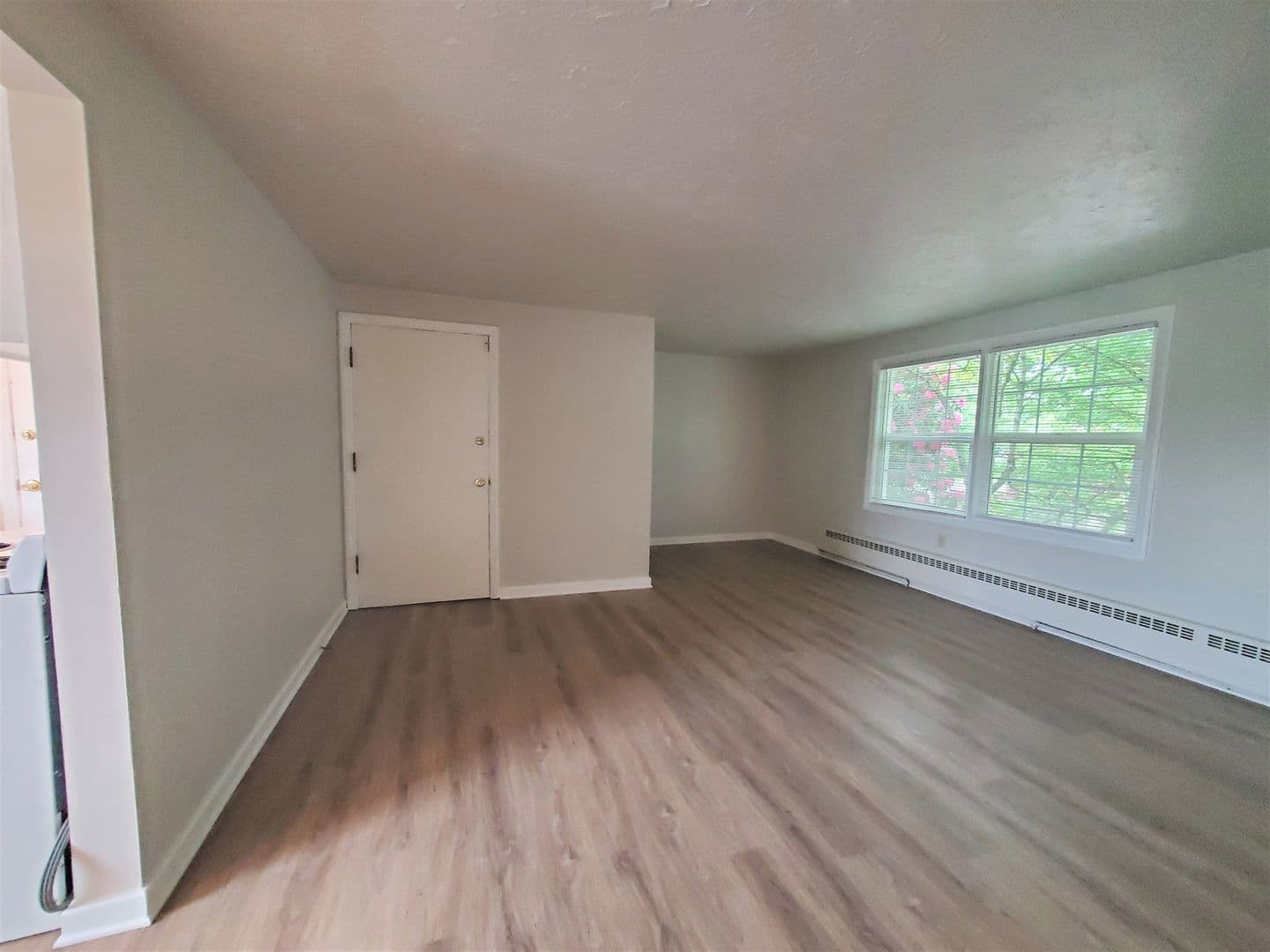 Vancouver Apartment: 1905-1915 Daniels St