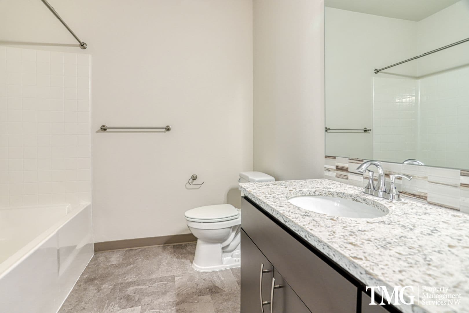Kennewick Apartment: 7960 W 10th Ave