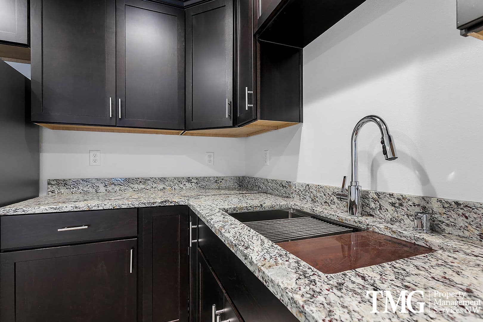 West Richland Townhome: 977 Creer Way - E-114