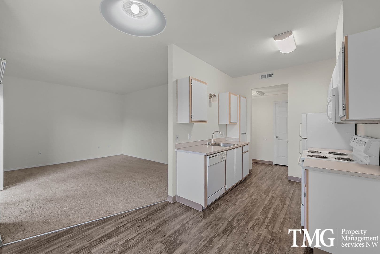 Richland Apartment: 900 Aaron Dr