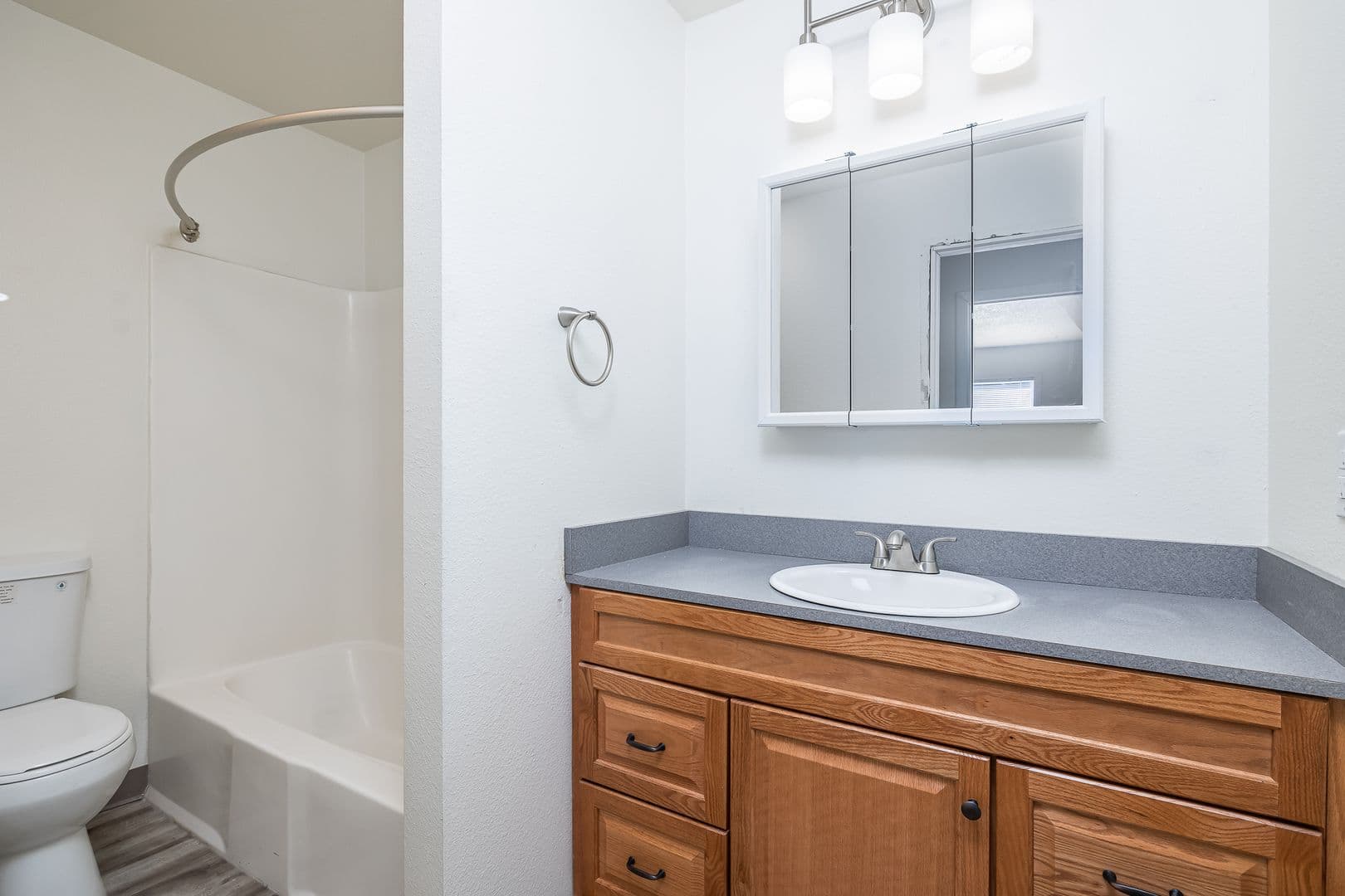 Kennewick Apartment: 3131 W Hood Ave