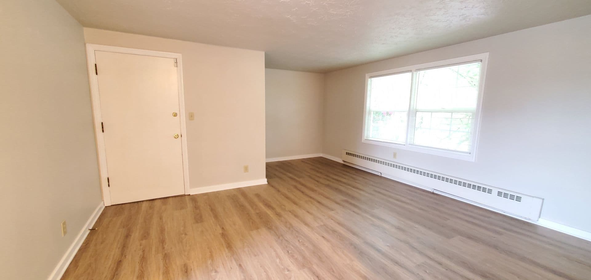 Vancouver Apartment: 1905-1915 Daniels St