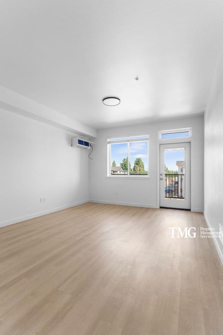 Vancouver Apartment: 12616 NE 116th Way