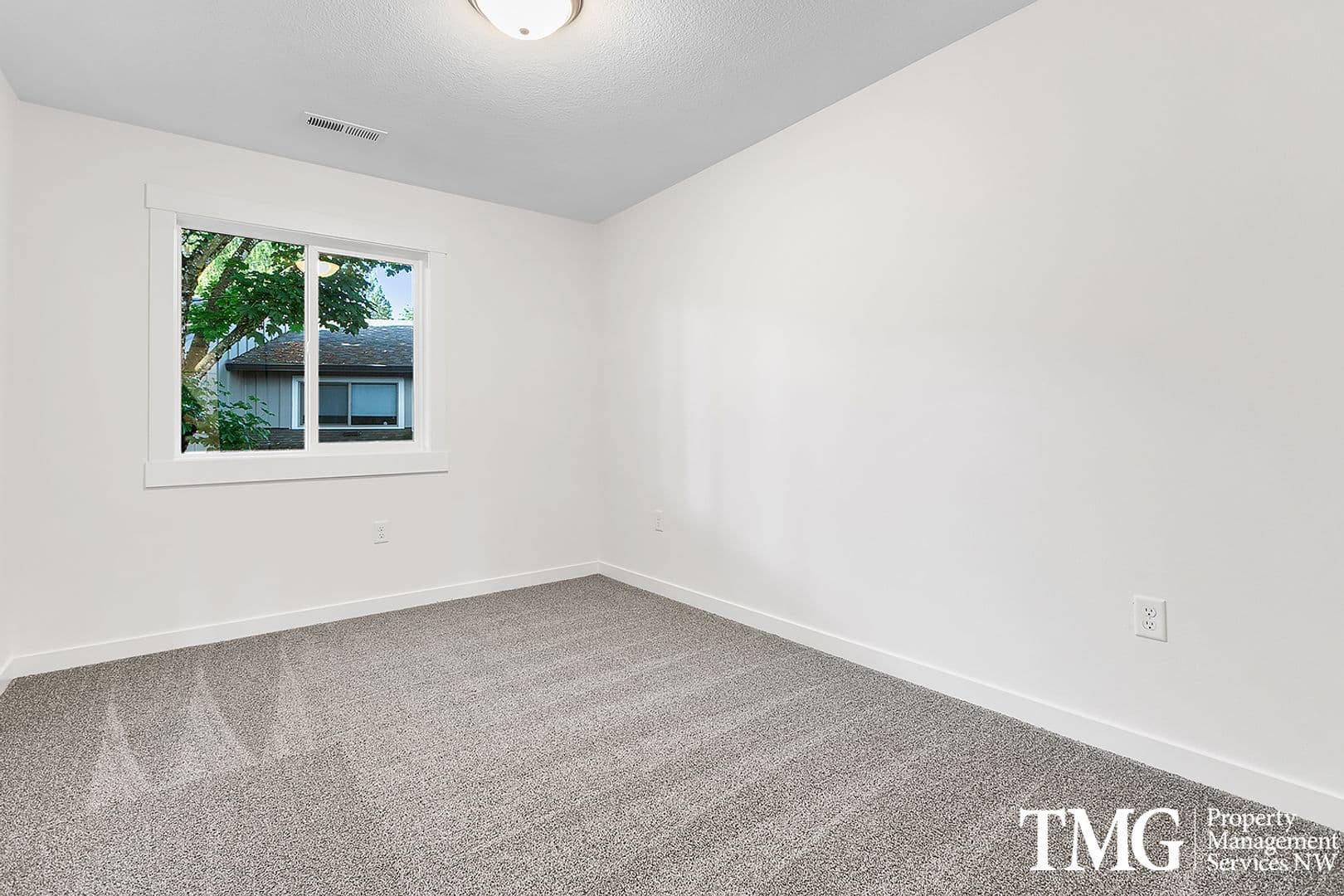 Vancouver Apartment: 5119 NE Saint James Road