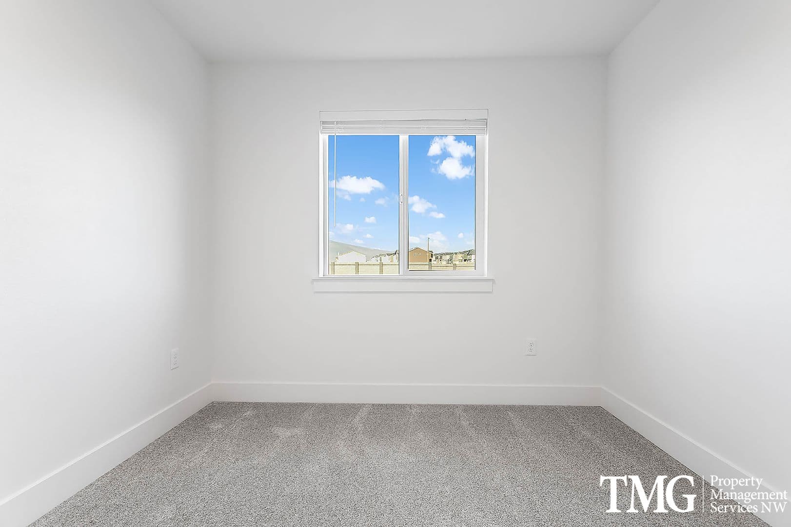 West Richland Townhome: 977 Creer Way - E-114