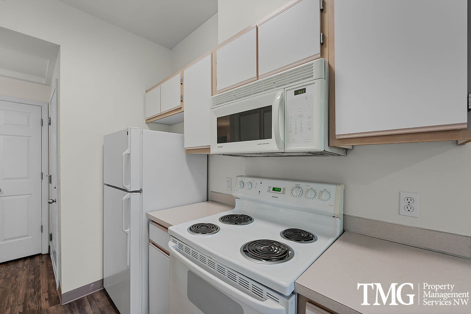 Richland Apartment: 900 Aaron Dr