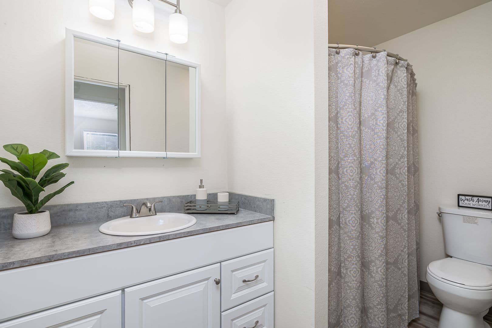 Kennewick Apartment: 3131 W Hood Ave