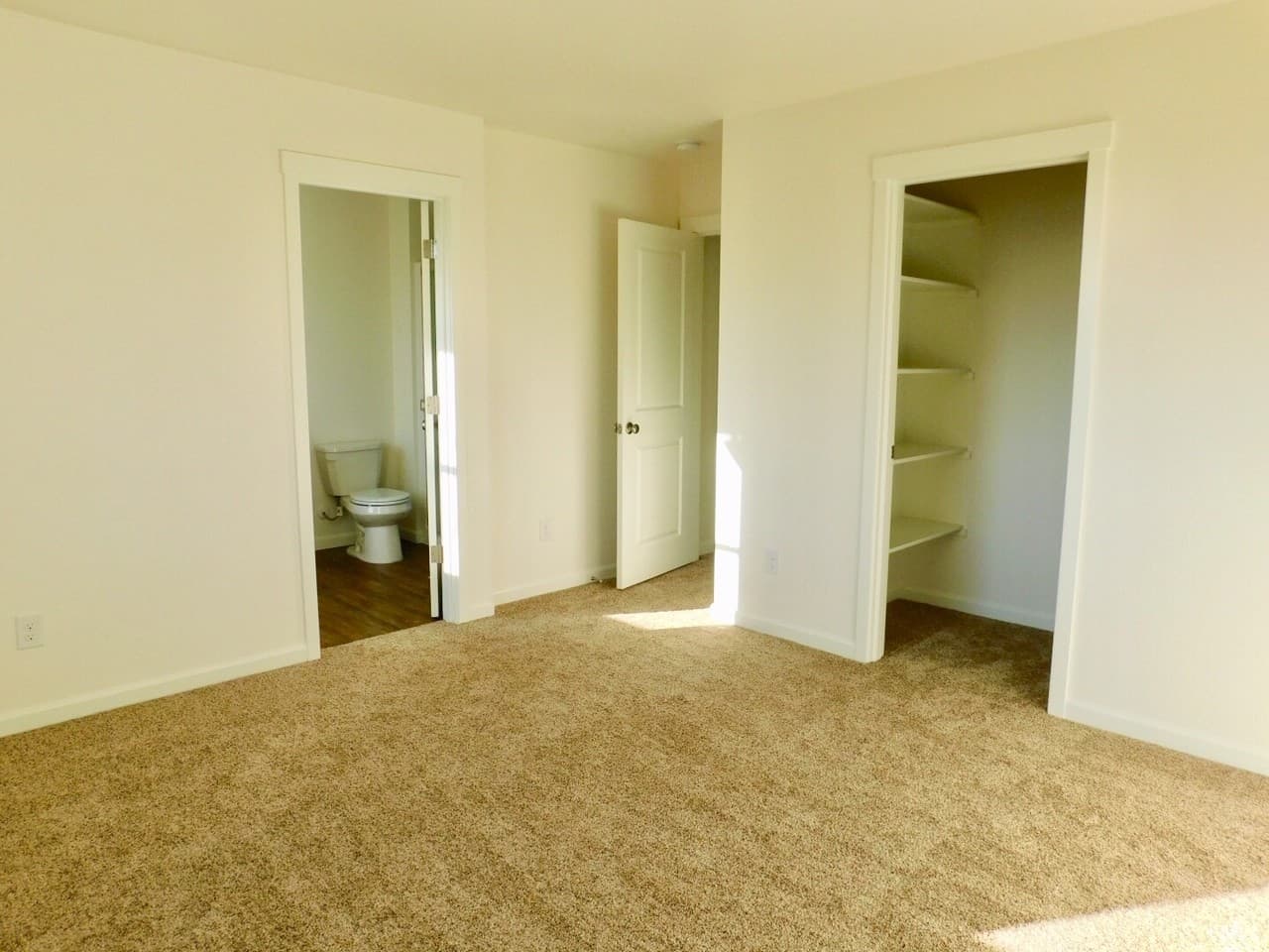 Vancouver Apartment: 3301 & 3305 Lincoln Avenue