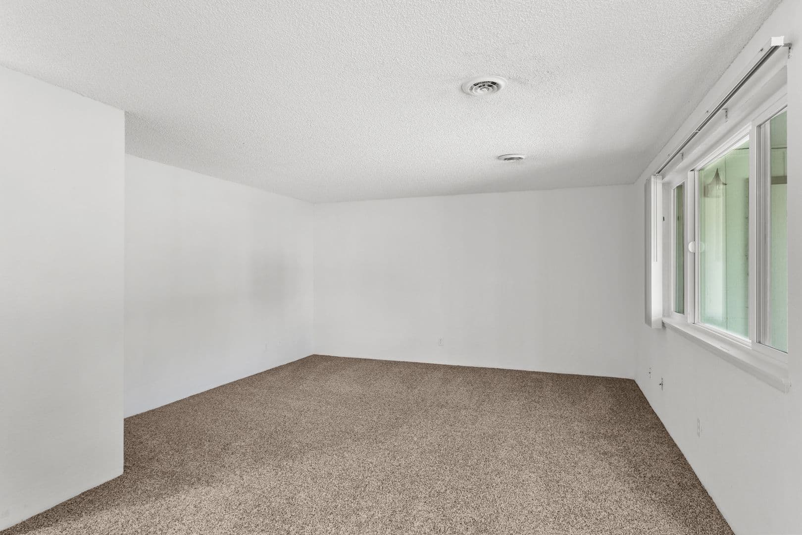 Richland Apartment: 850 Aaron Drive