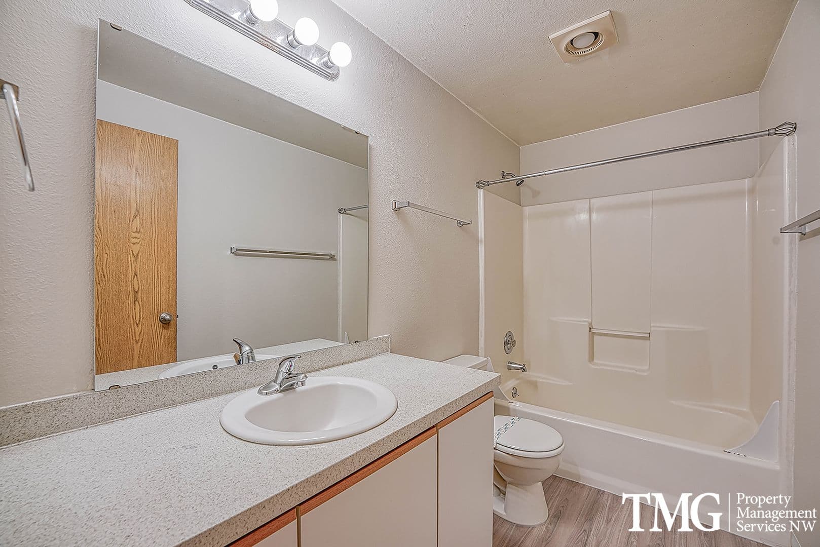 Vancouver Apartment: 13708 NE 18th St