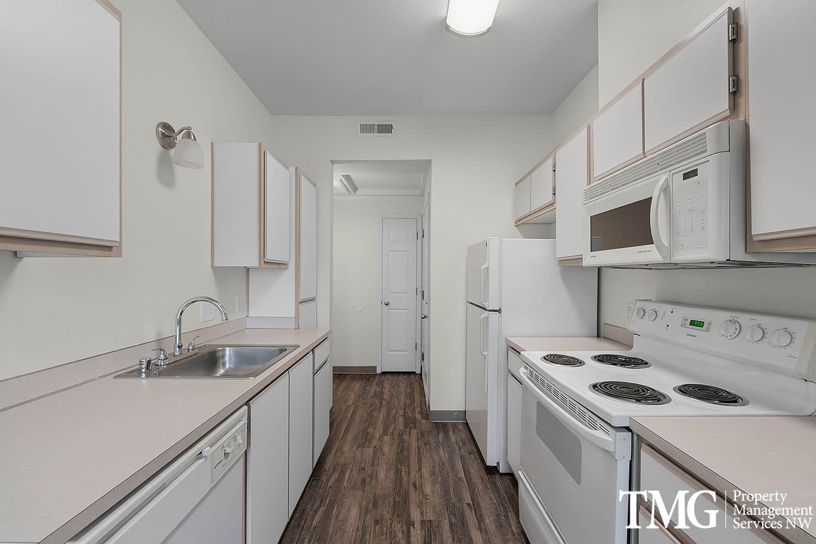 Richland Apartment: 900 Aaron Dr