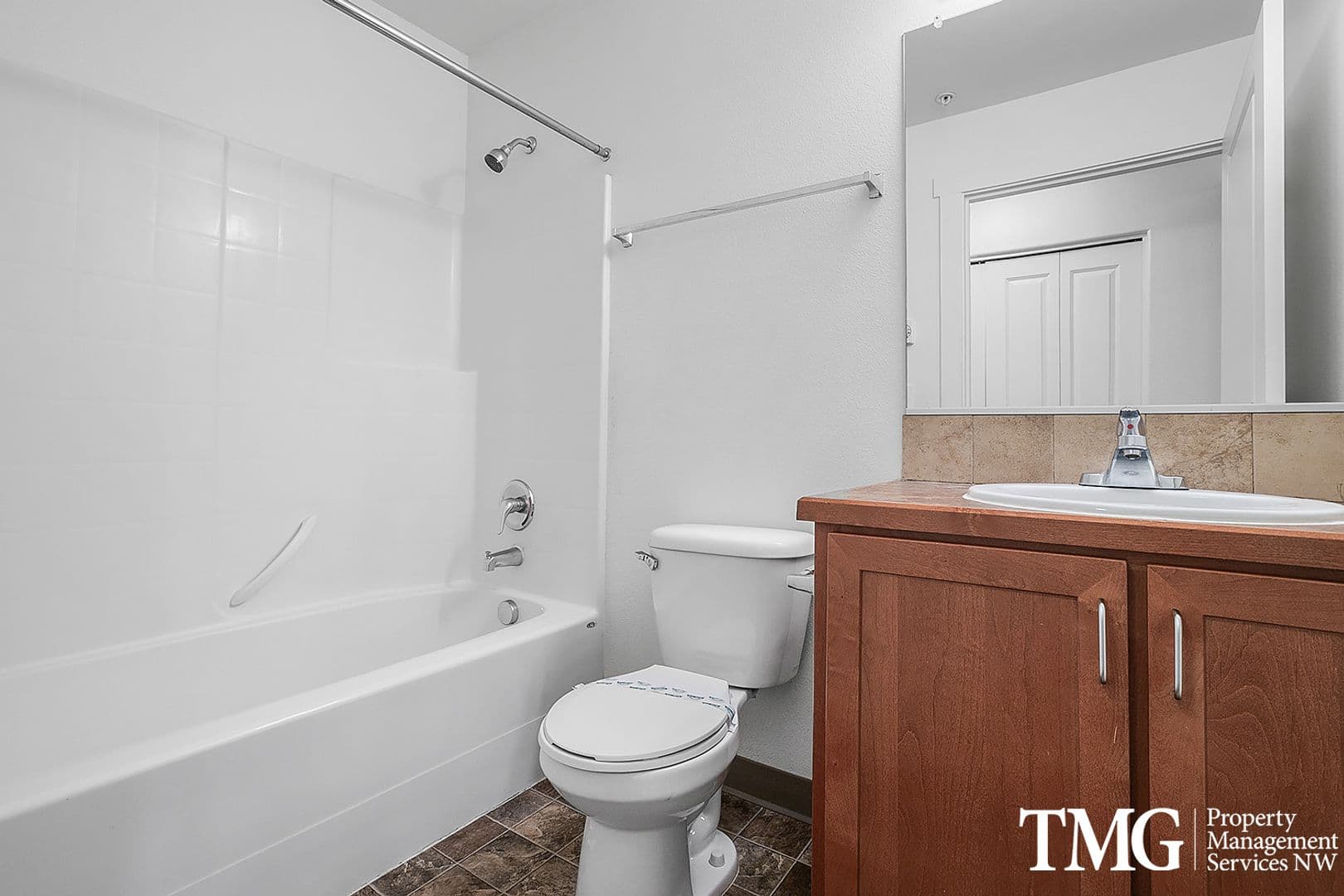 Battle Ground Apartment: 1017 SE 12th Ave