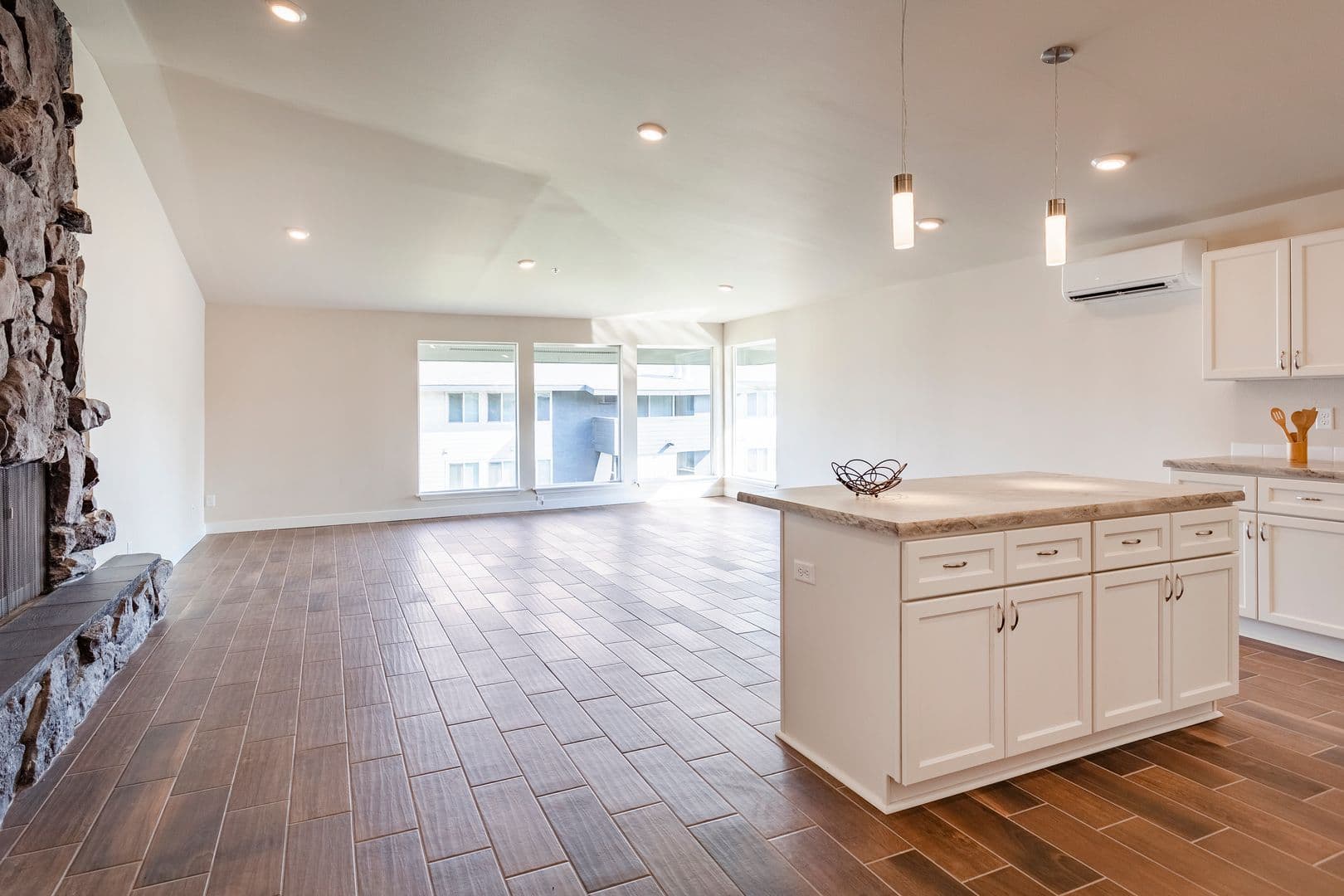 Kennewick Apartment: 5100 W Clearwater Ave