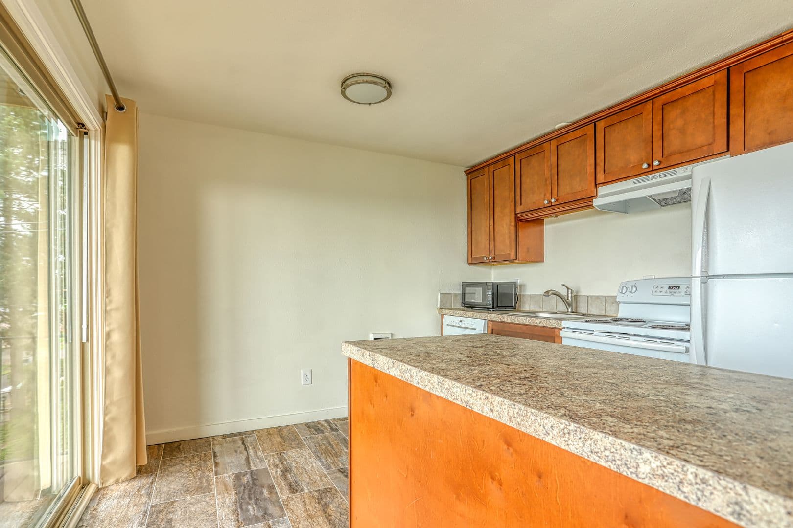 Vancouver Apartment: 2104 & 2106 E 6th St.