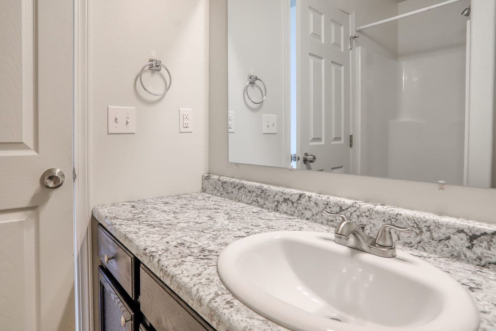 Kennewick Apartment: 3887 W 7th Ave