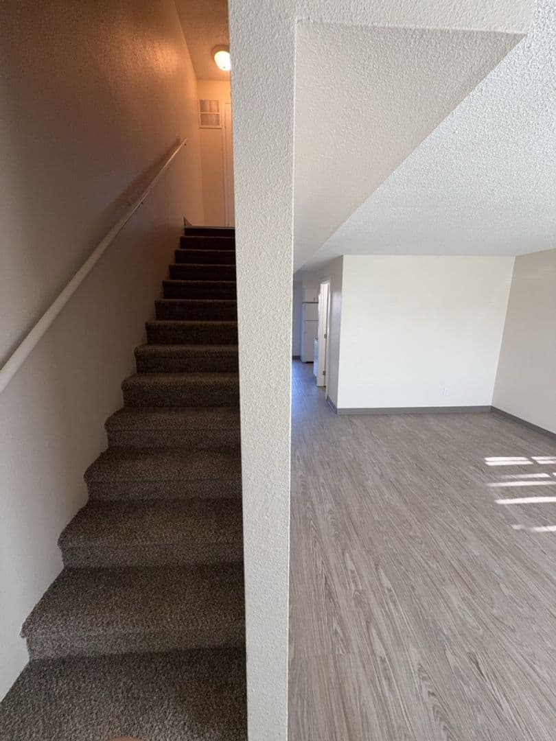 Kennewick Townhome: 4421 W Hood Ave