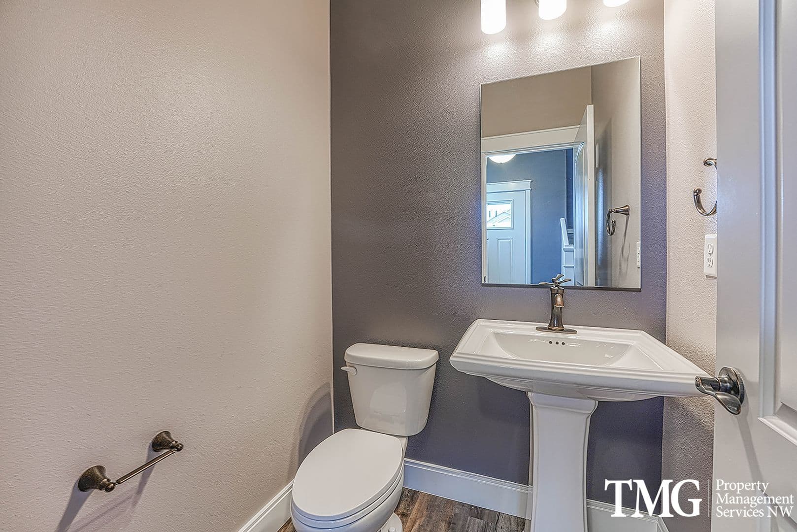 Richland House: 4504 Corvina Street