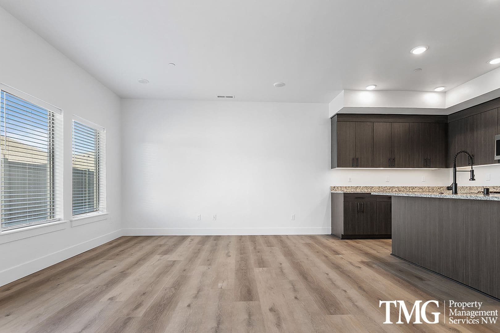 Pasco Townhome: 5801 Road 92