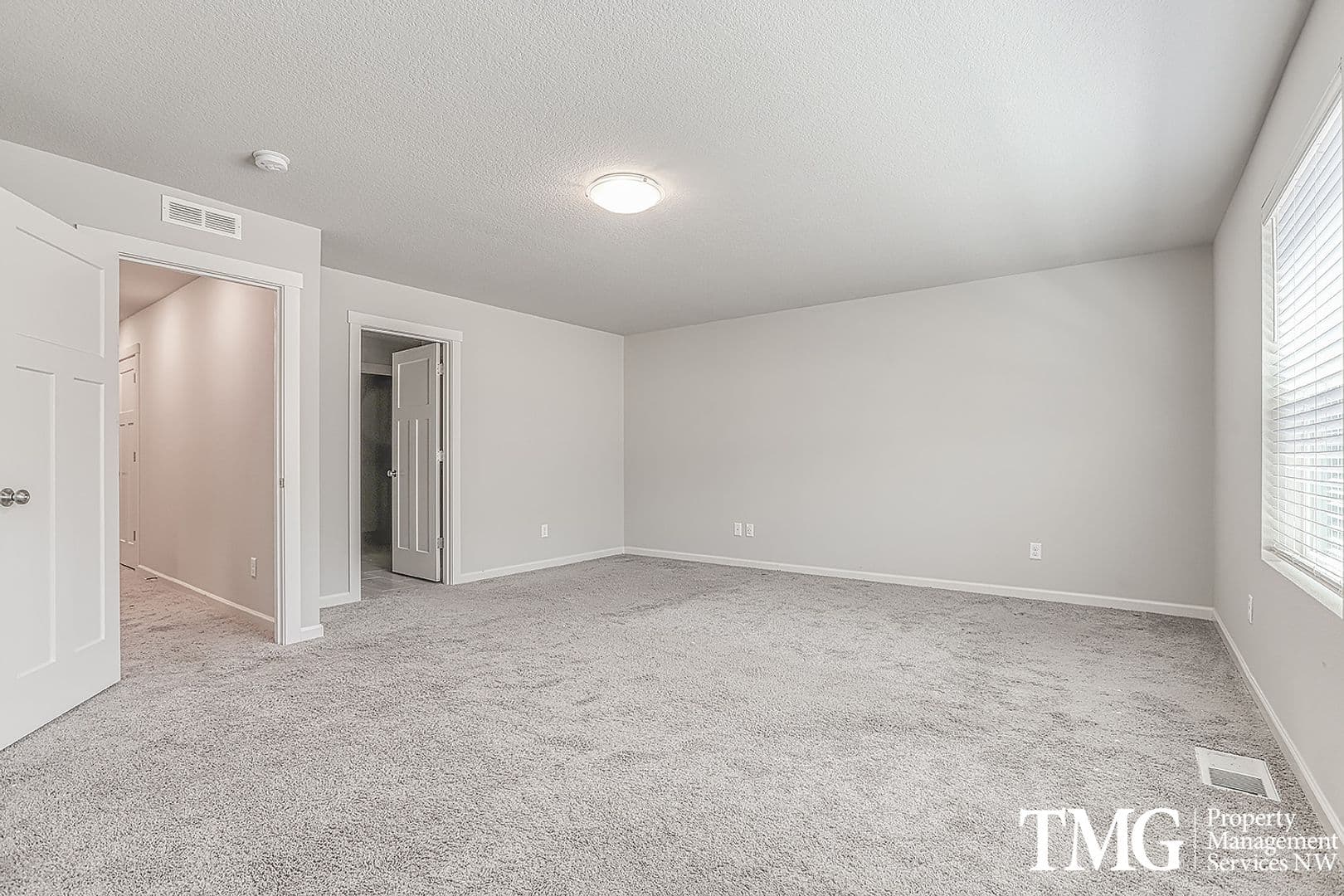 Ridgefield Townhome: 4231 S Waters Edge Way