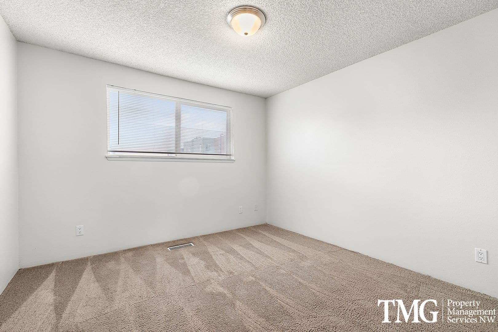 Kennewick Apartment: 440 N Volland
