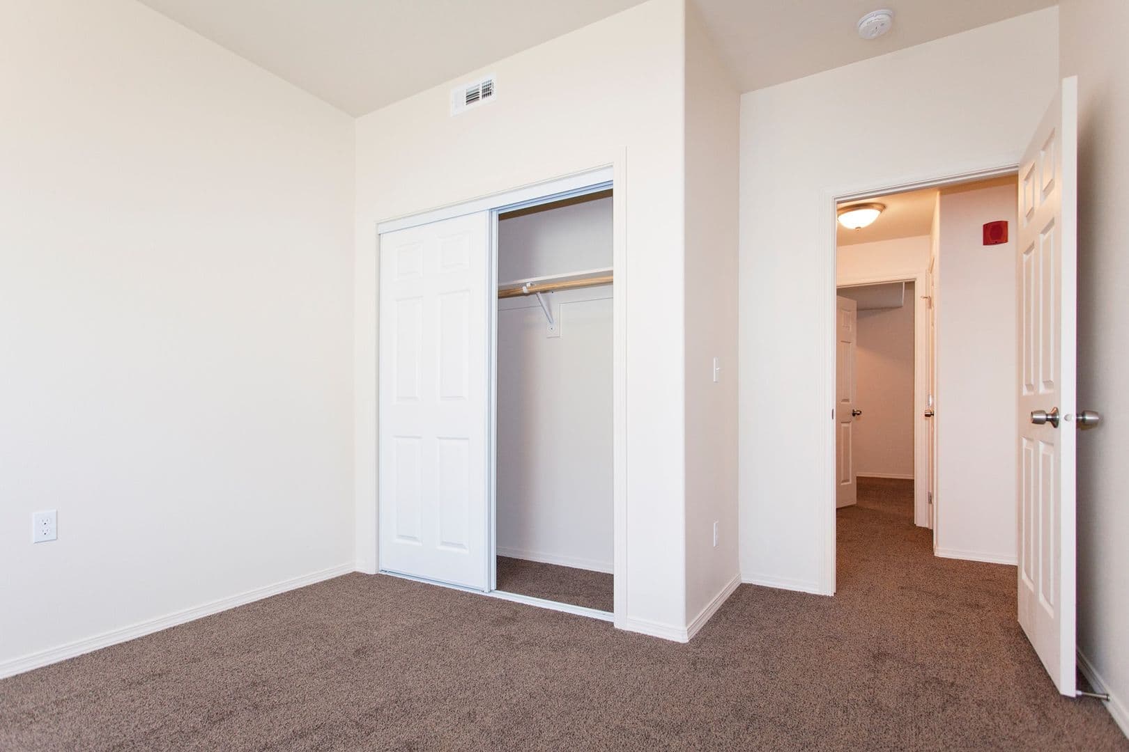 Kennewick Apartment: 3887 W 7th Ave