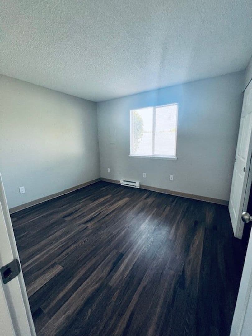 Richland Apartment: 200 Waldron