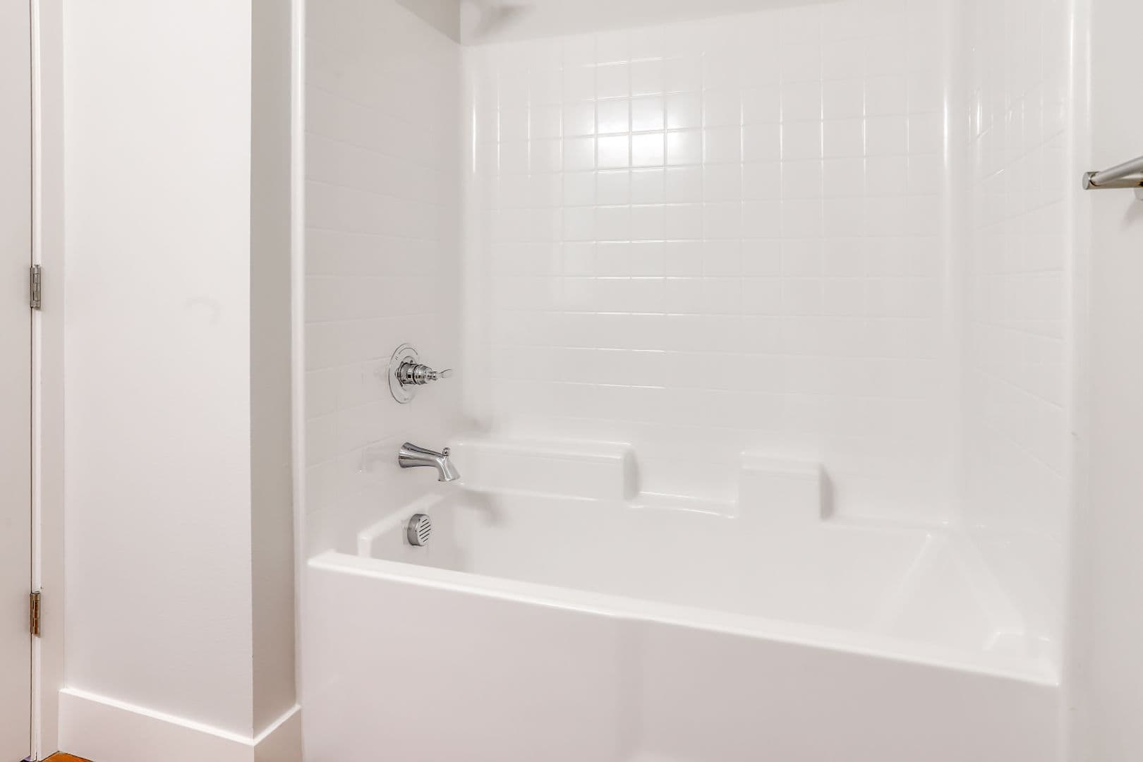 Kennewick Apartment: 7968 W 10th Ave