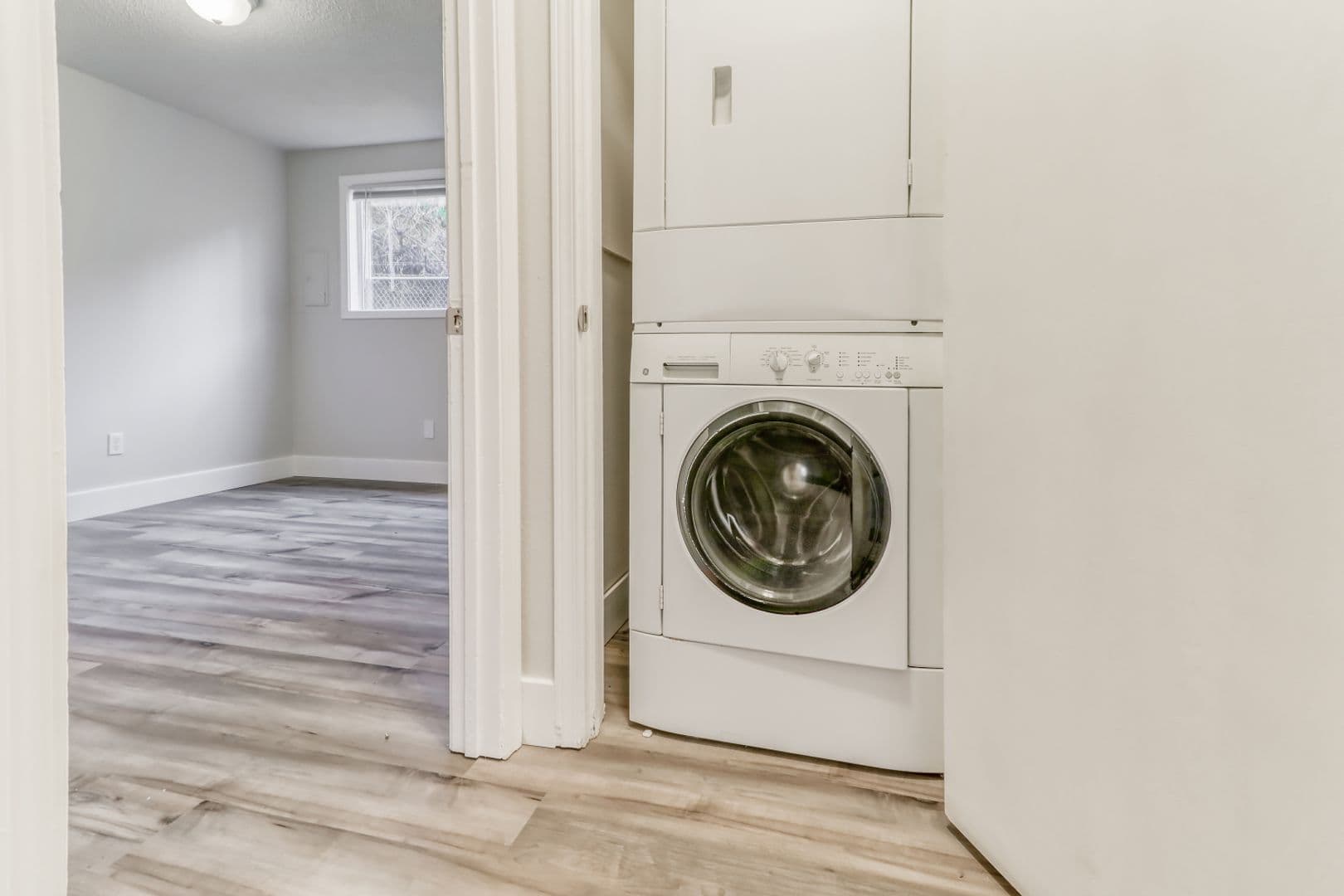 Vancouver Apartment: 3218 Edgewood Dr