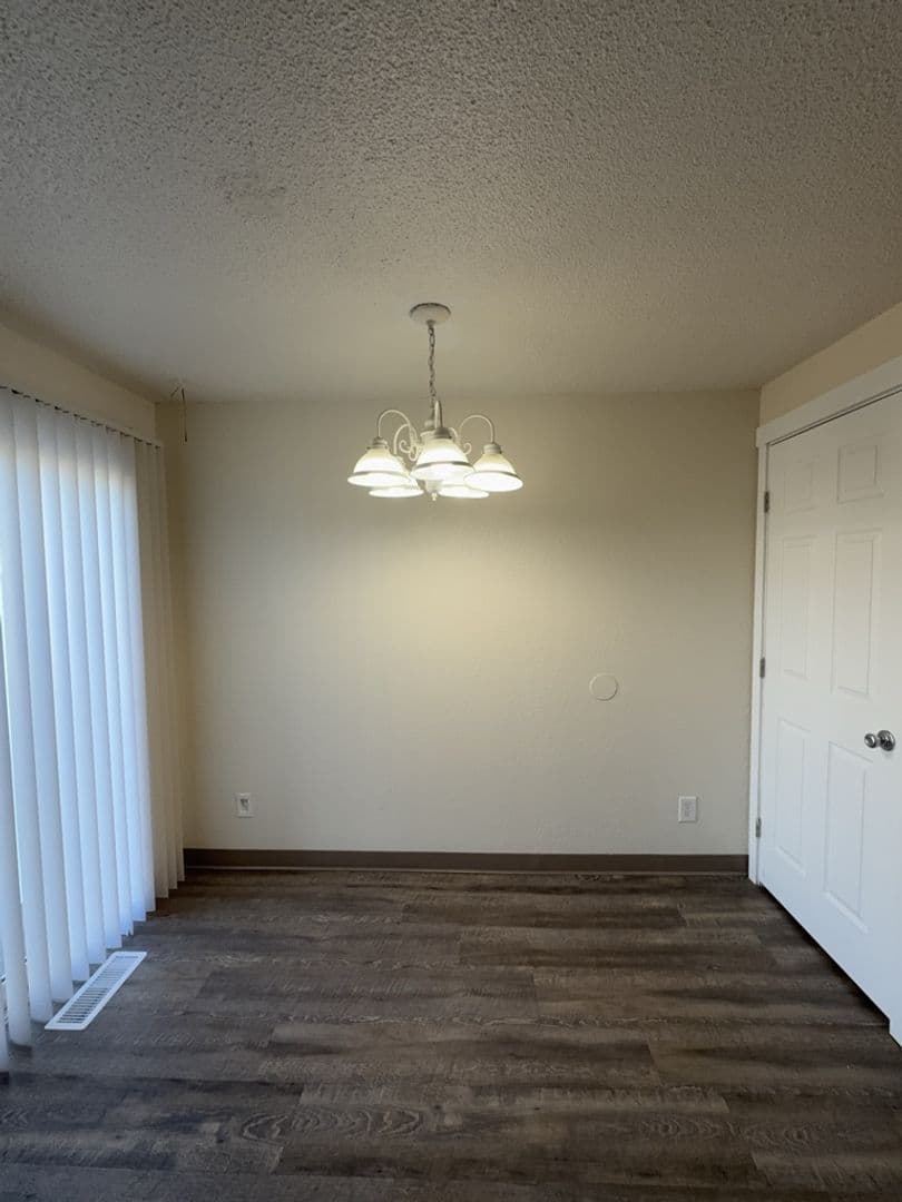 Kennewick Townhome: 4421 W Hood Ave