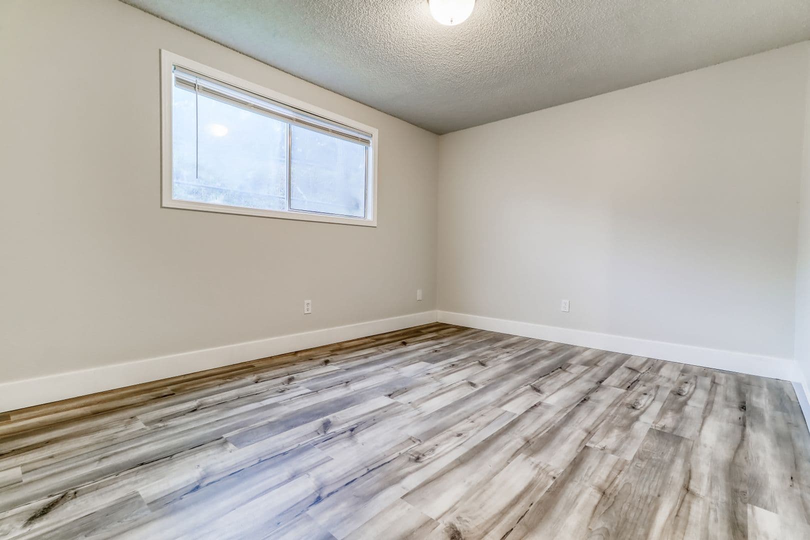Vancouver Apartment: 3218 Edgewood Dr