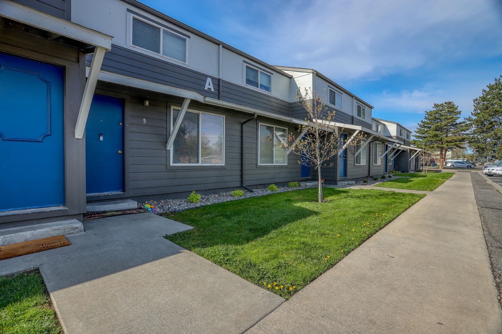 Kennewick Townhome: 4421 W Hood Ave