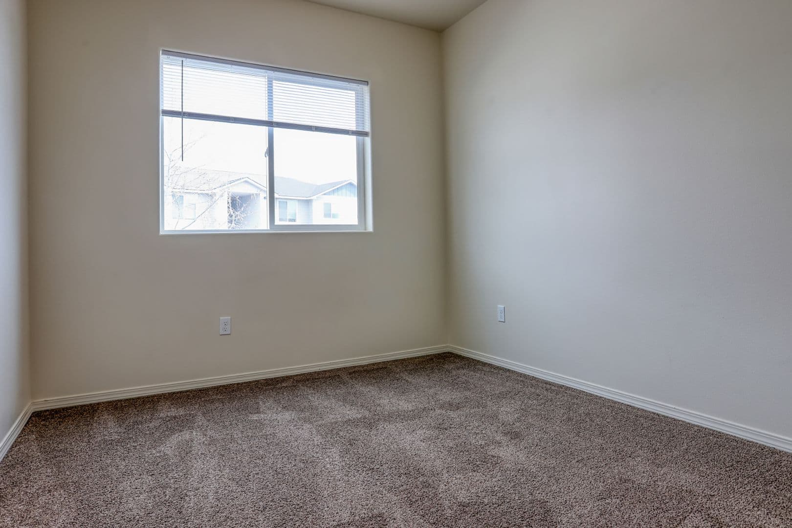 Kennewick Apartment: 3887 W 7th Ave