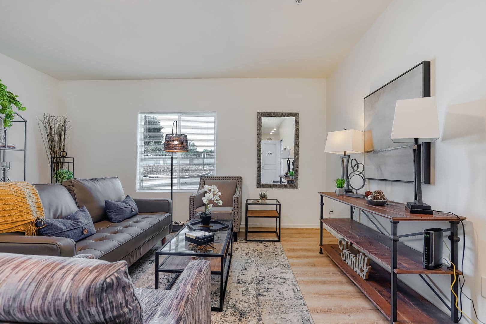 Kennewick Apartment: 2652 W 15th Ave