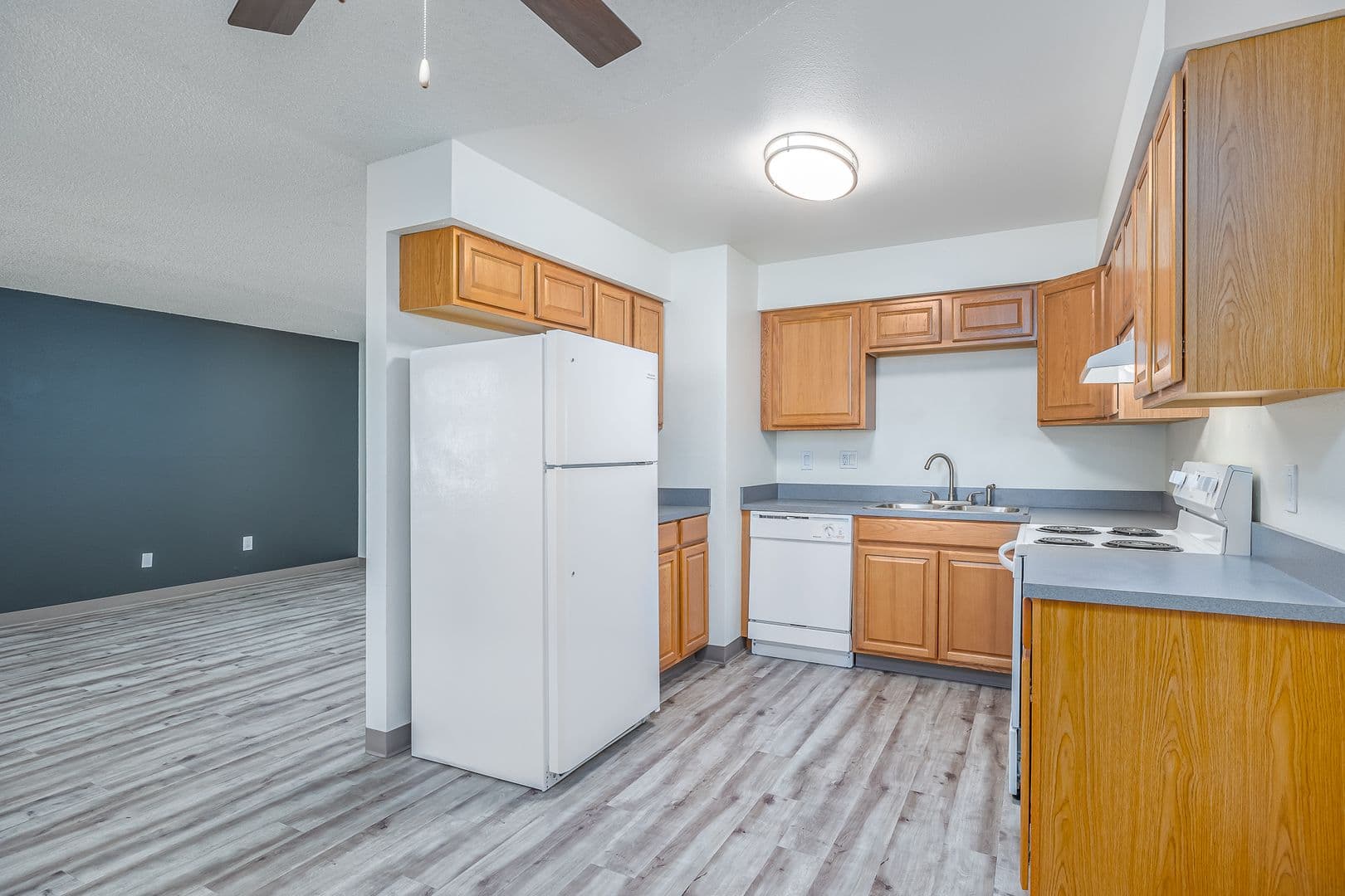 Kennewick Apartment: 3131 W Hood Ave