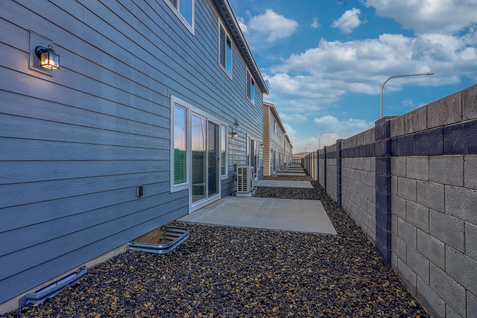 West Richland Townhome: 977 Creer Way - E-114