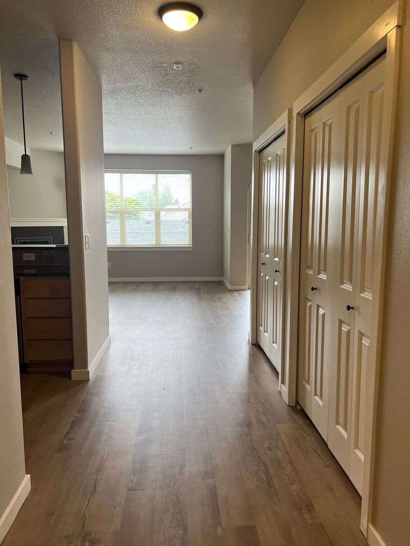 Vancouver Apartment: 608 NE 86th St