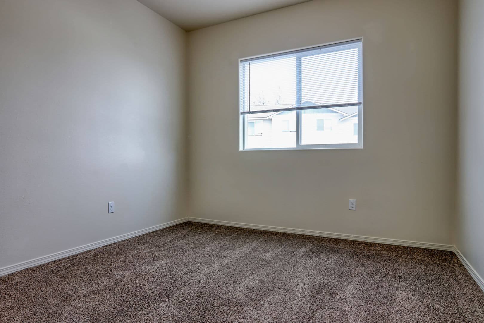 Kennewick Apartment: 3887 W 7th Ave