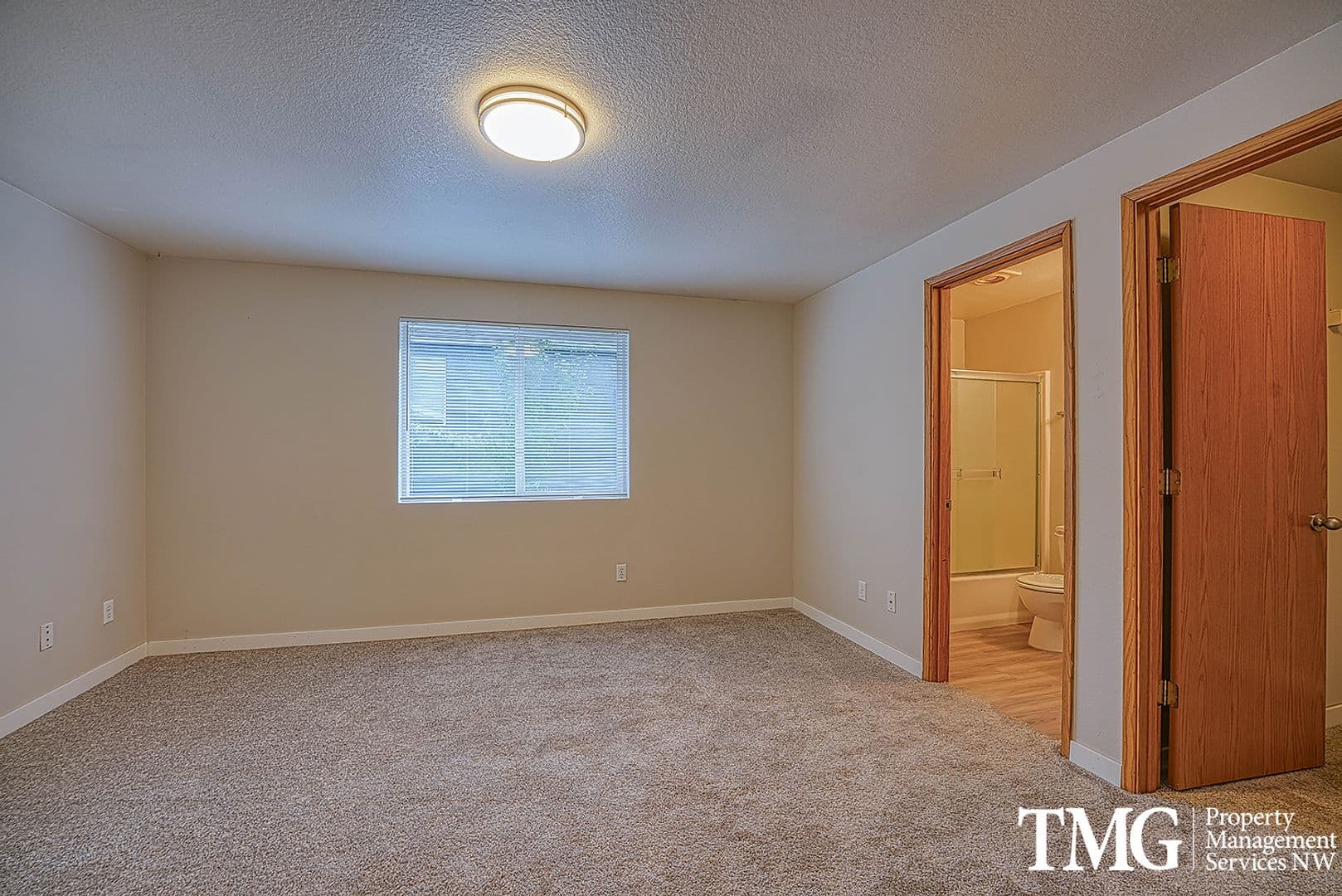 Vancouver Apartment: 13708 NE 18th St