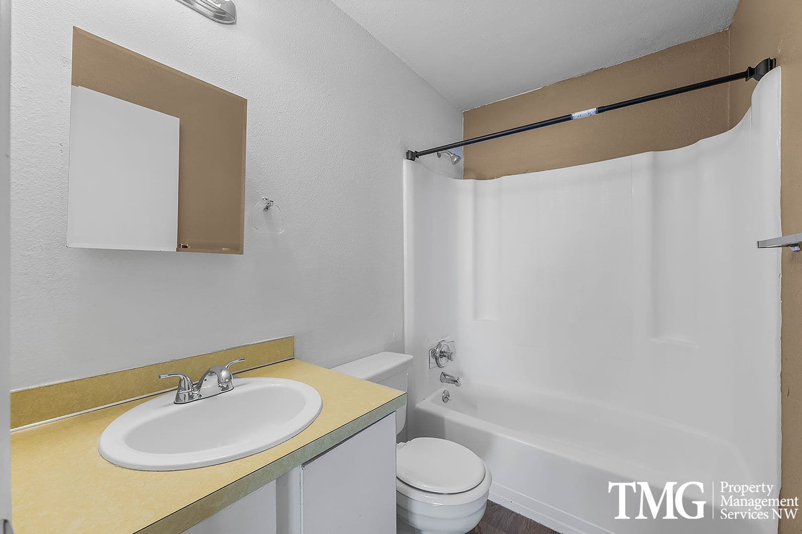 Kennewick Apartment: 803 S Olympia St