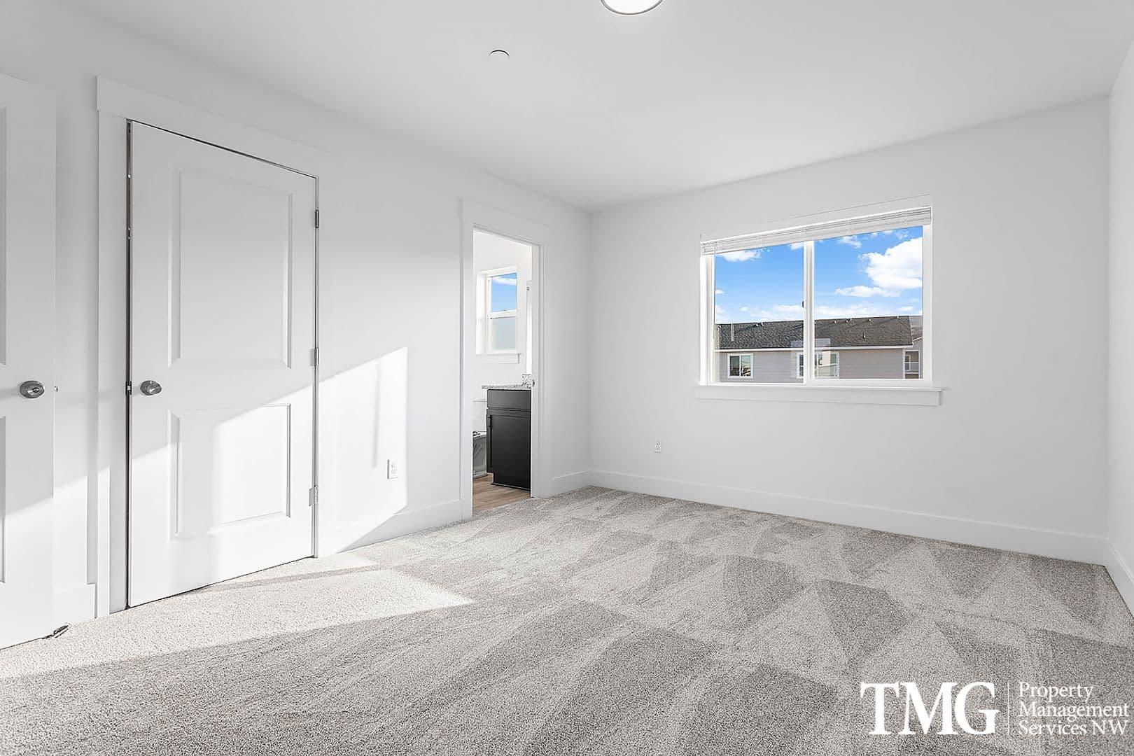 West Richland Townhome: 977 Creer Way - E-114