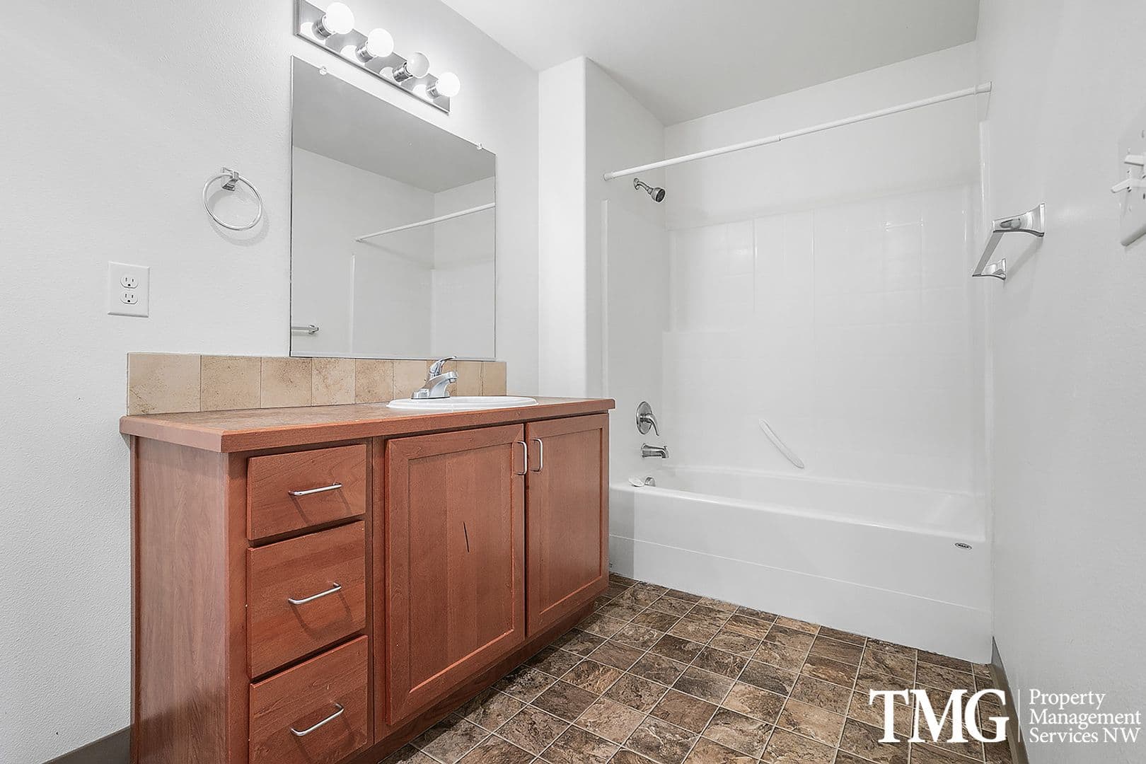 Battle Ground Apartment: 1017 SE 12th Ave