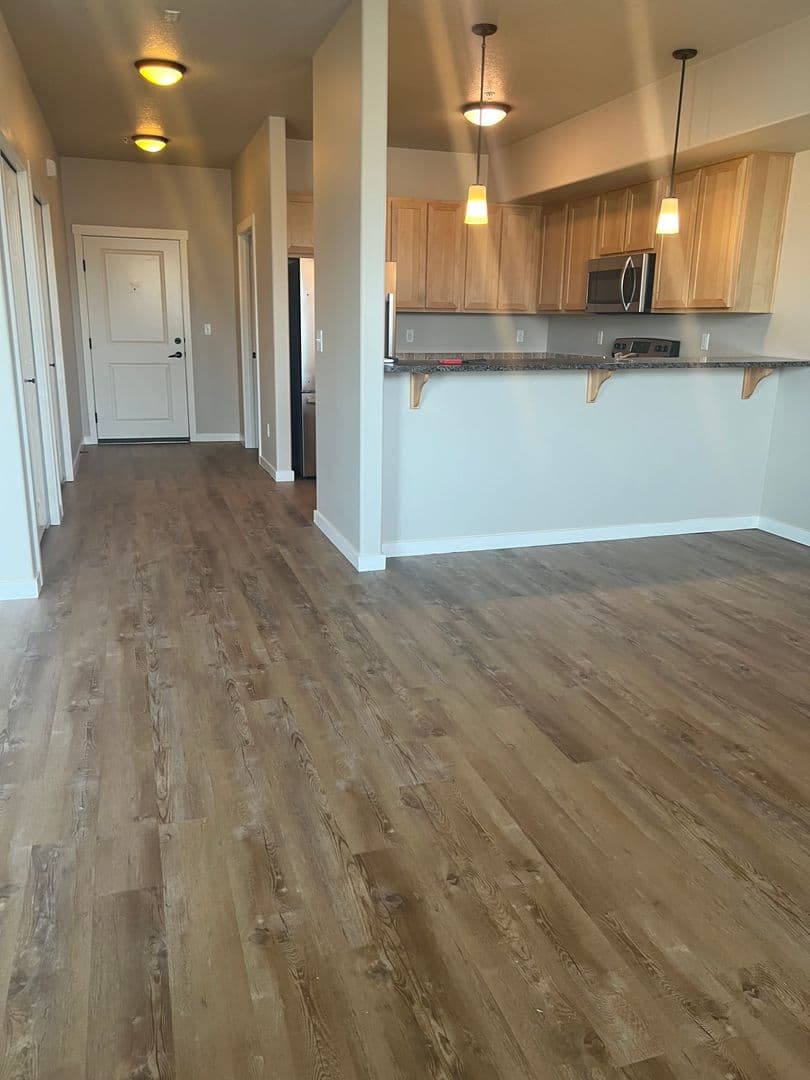 Vancouver Apartment: 608 NE 86th St