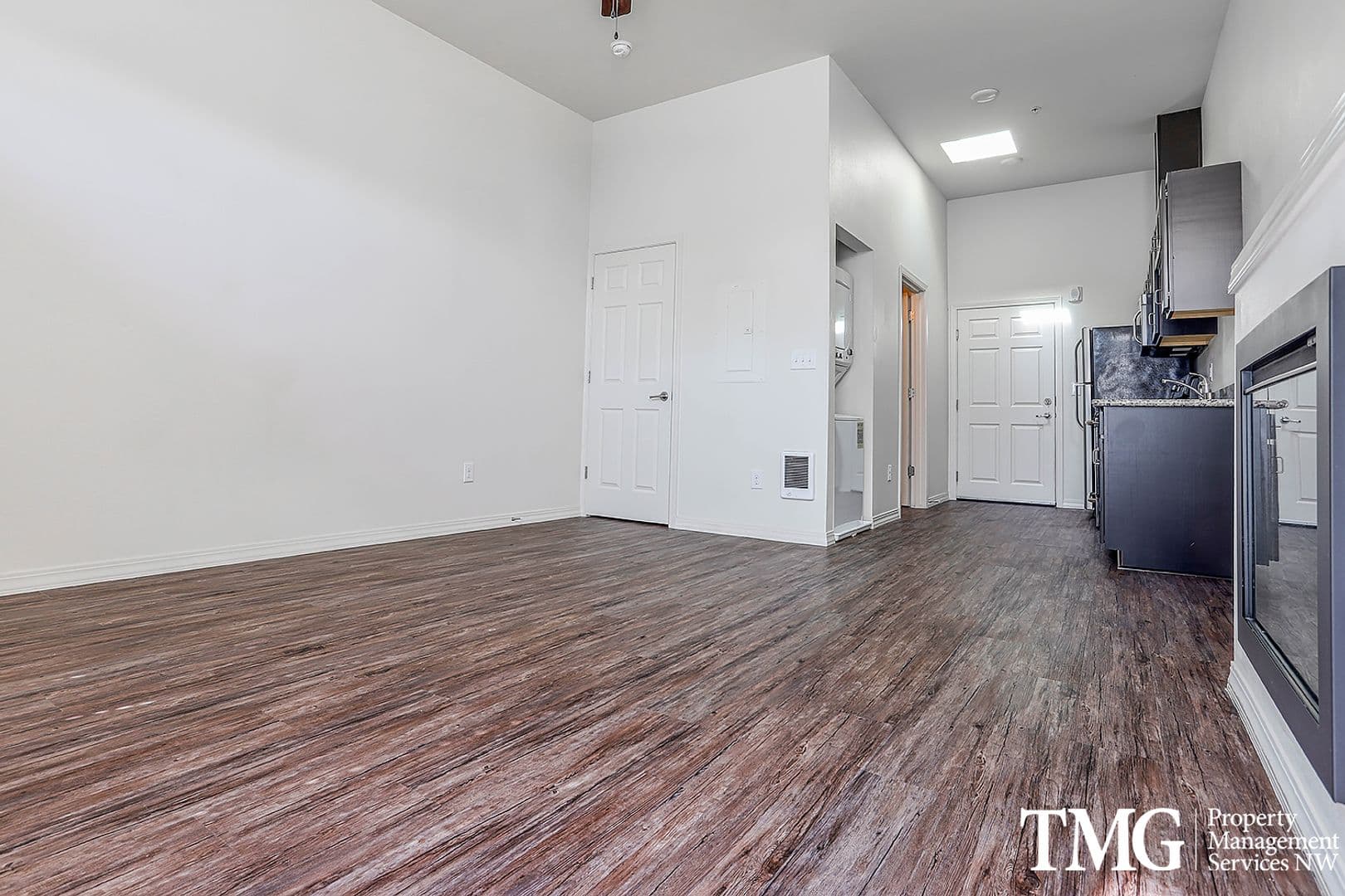 Vancouver Apartment: 1901 Broadway St
