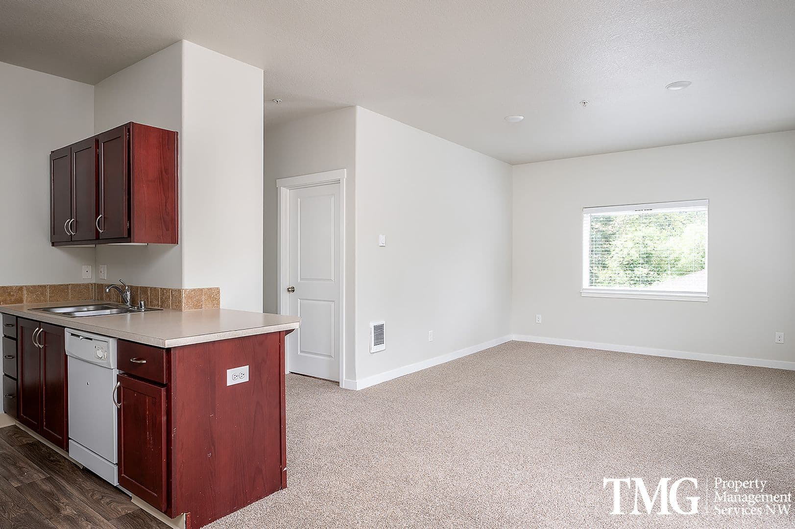 Vancouver Apartment: 4705 NE Leverich Park Way